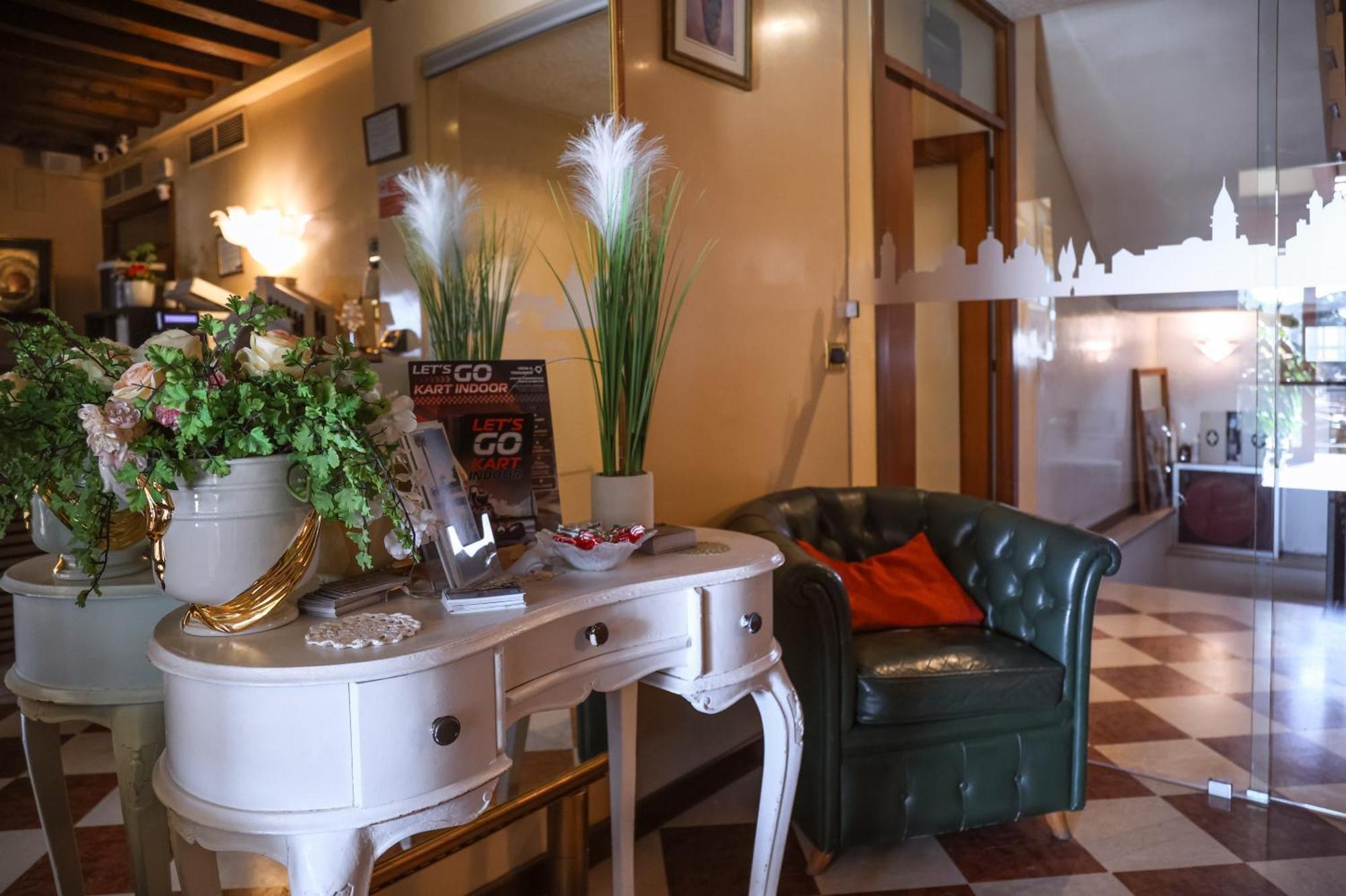 Sara Hotel 3*