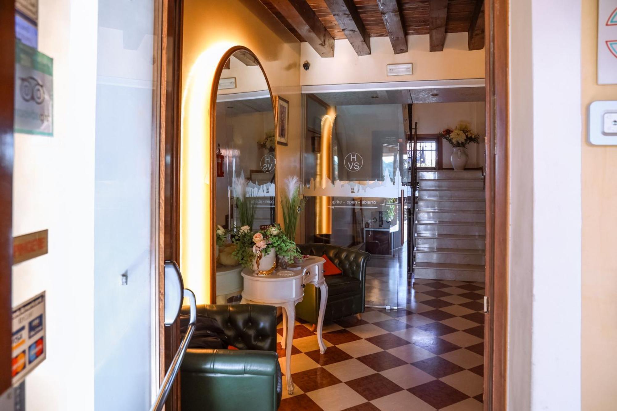 Hotel Sara 3*