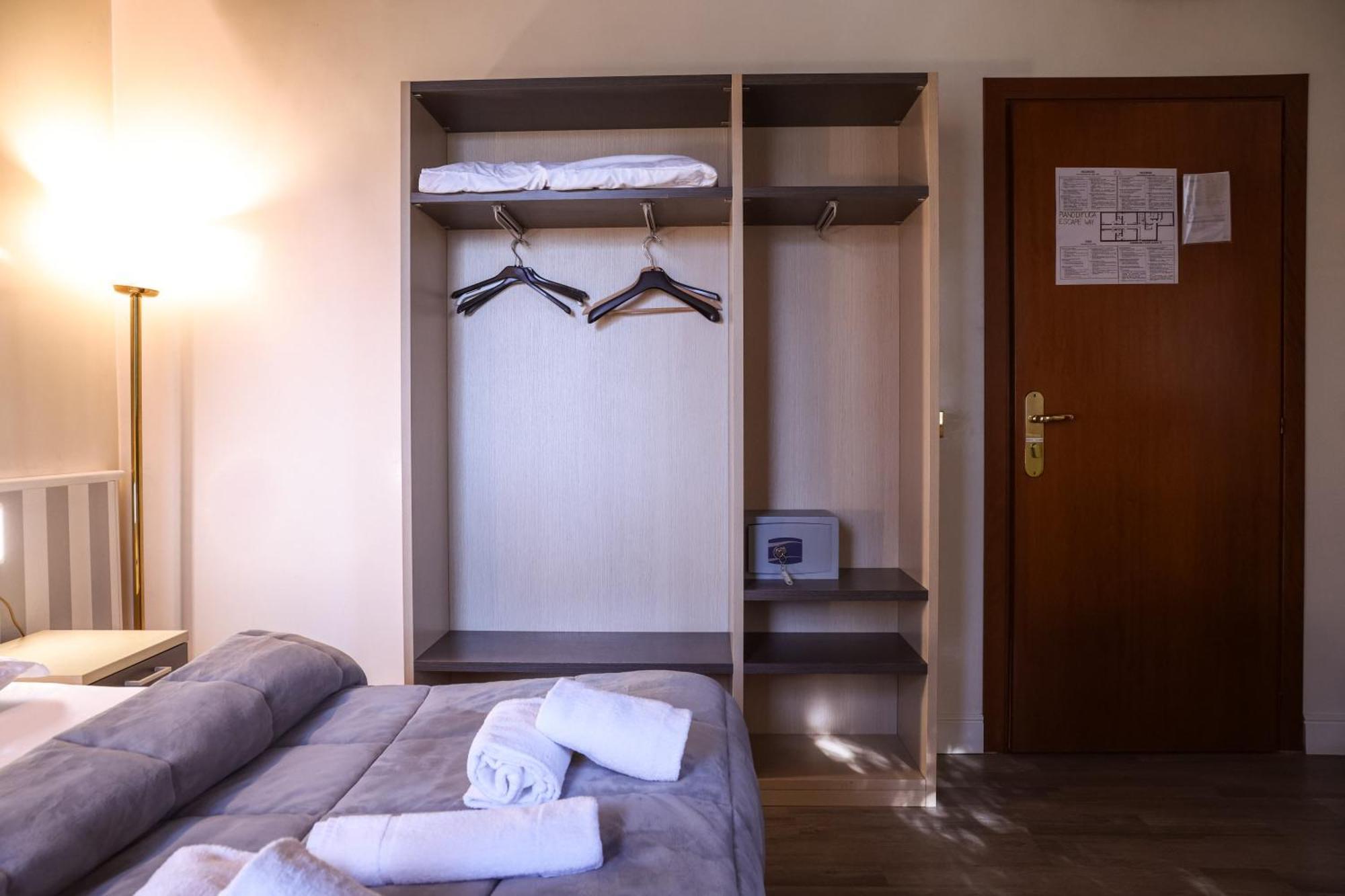 Sara Hotel 3*