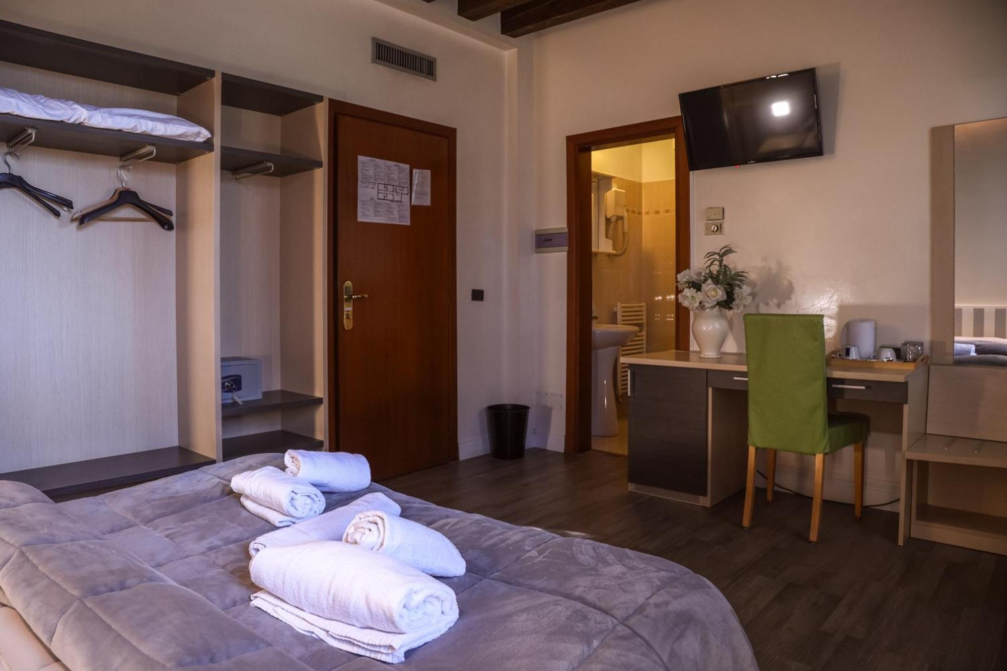 Hotel Sara 3*