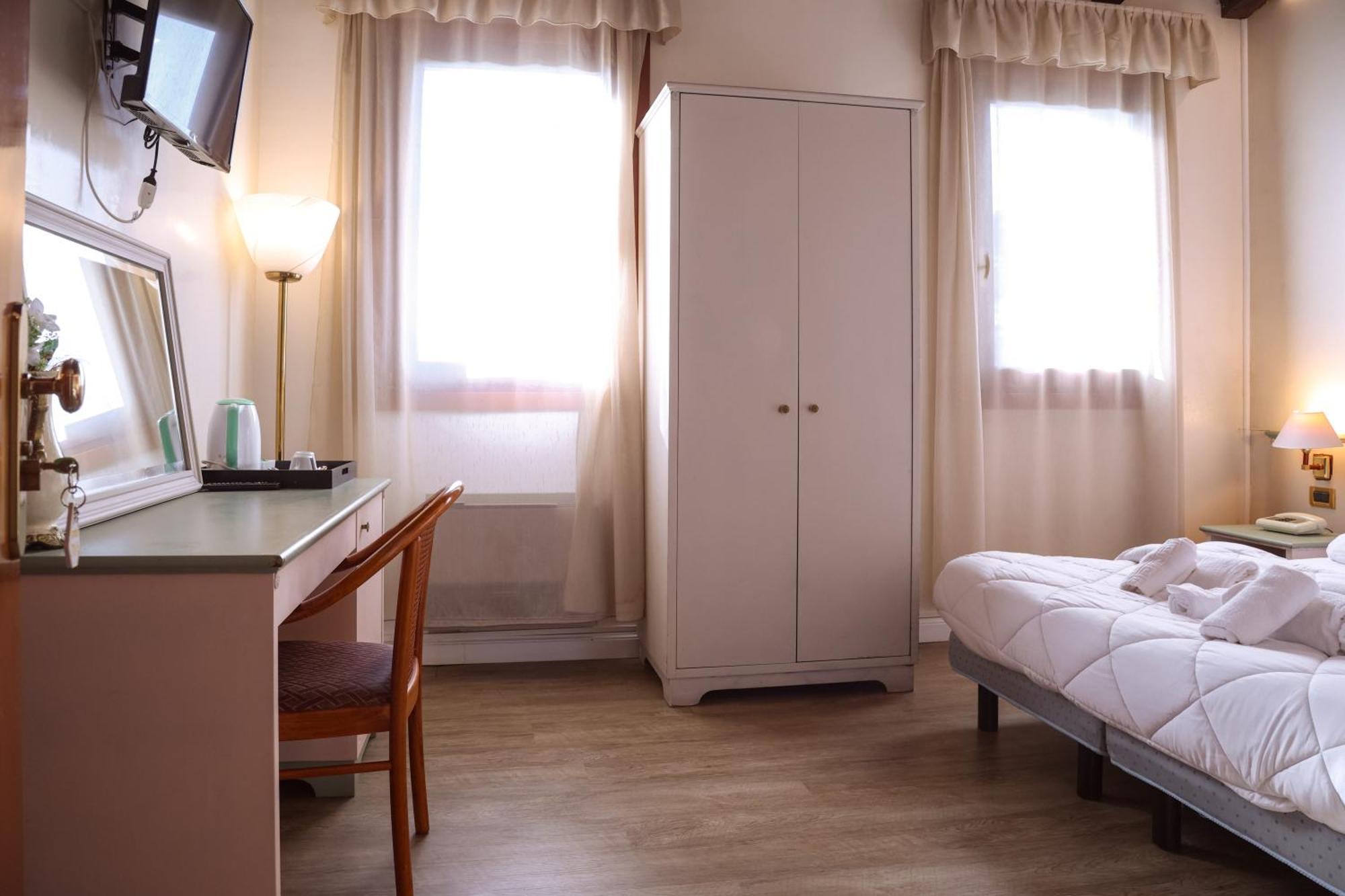 Sara Hotel 3*